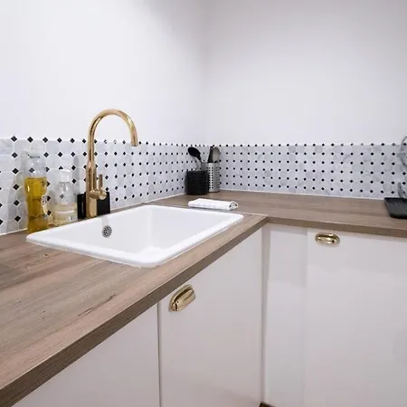 Proche De L'arc Triomphe -2p Paris